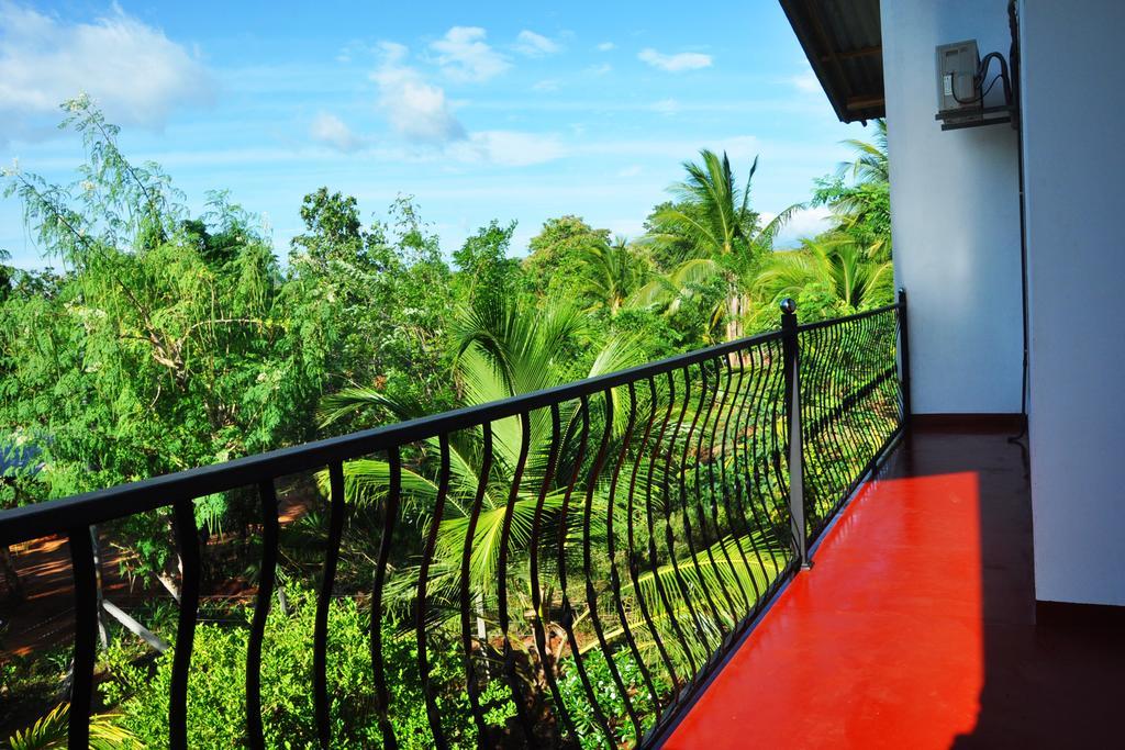 Hotel Coconut Garden House à Uda Walawe Extérieur photo