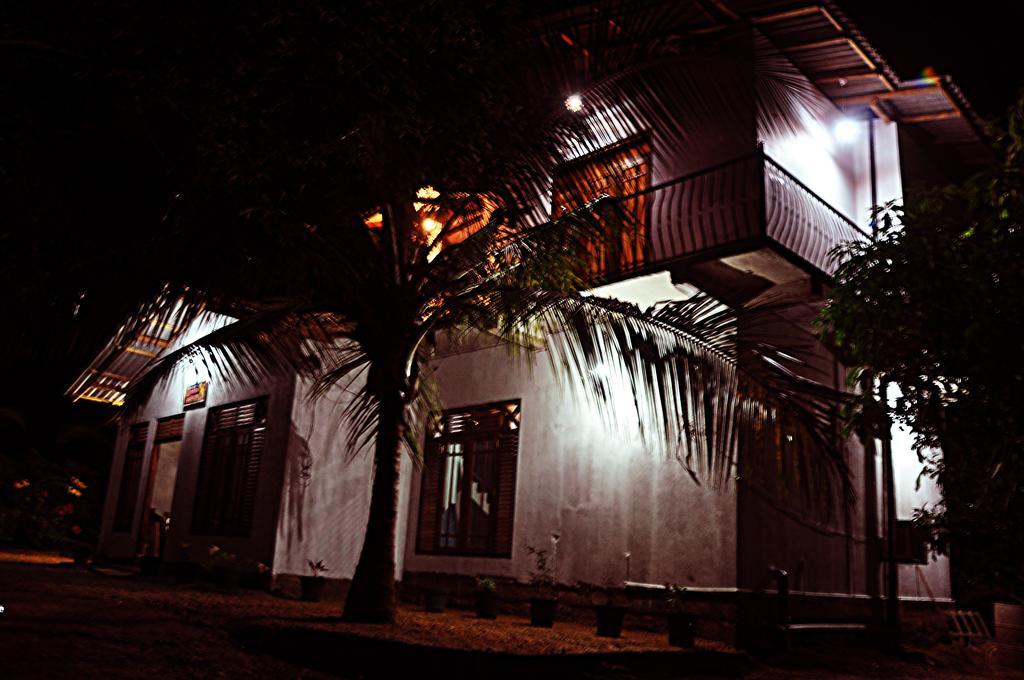 Hotel Coconut Garden House à Uda Walawe Extérieur photo